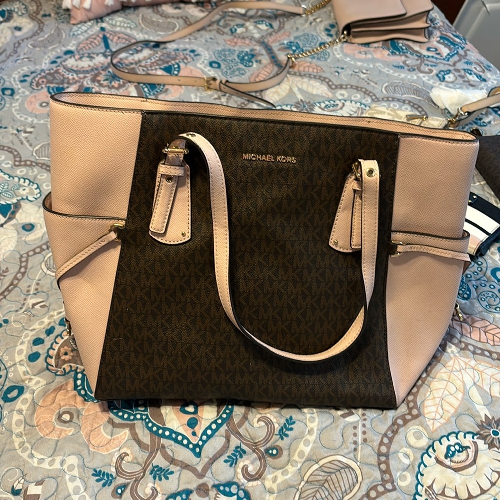 Micheal Kors purse